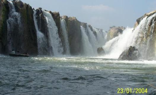 Numerous Water falls of Kaveri at Hogenakkal