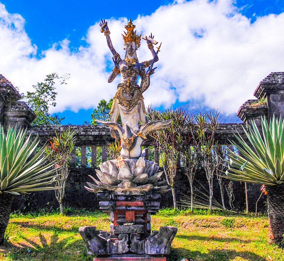 Saraswati Ma at the entrance of Pura Besakih