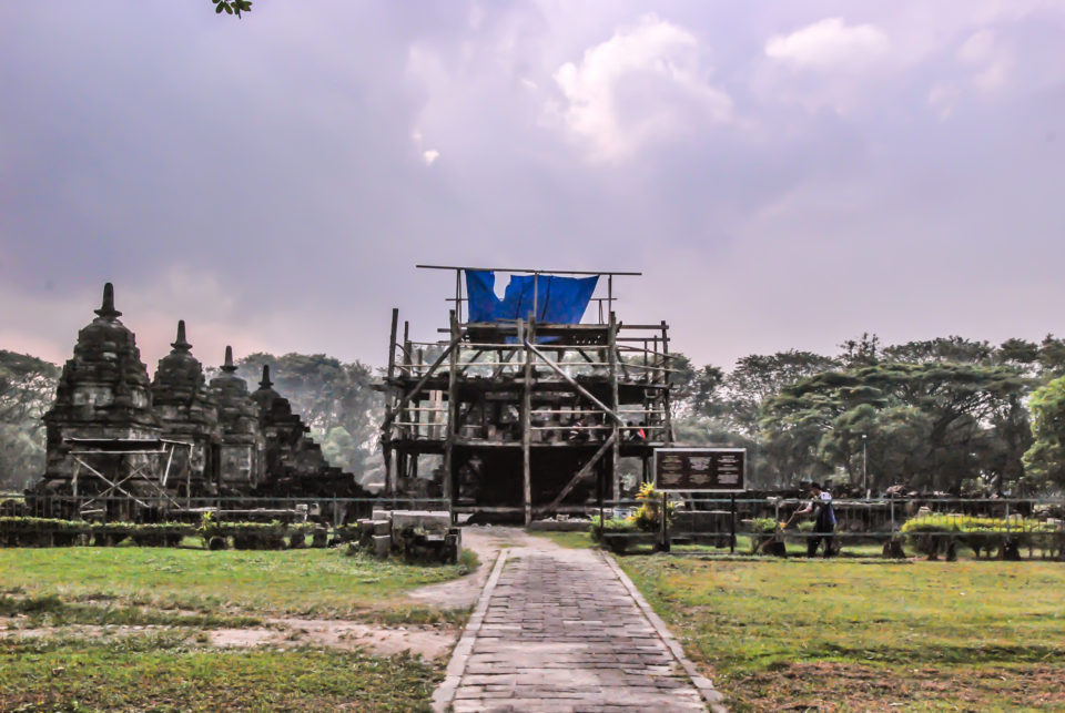 Candi Lumbung - Main temple renovation goes on with Perwara temples on the side