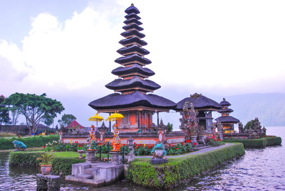 Temples on the Islets - Front - Telengin Segara temple with a 11 storey Pelinggih with Dewi Danu statues in the front, Rear - Pura Lingga Petak with 3 storey Pelinggih